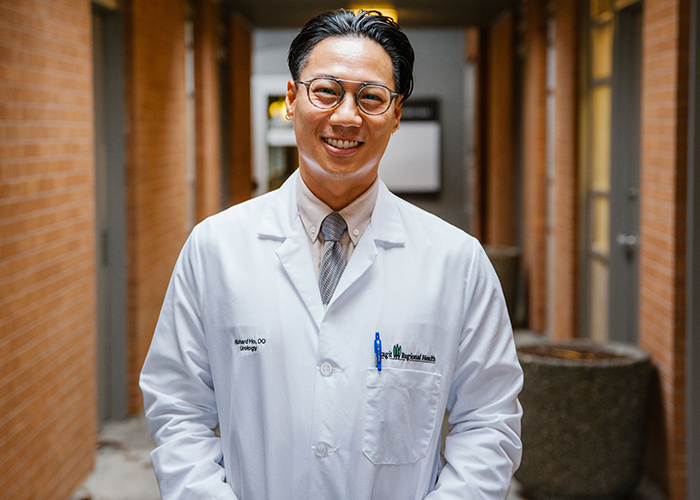 Dr. Richard Ho, urólogo de Skagit Regional Health