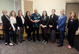 Arjin Combs, ganador del premio Rose Award de Skagit Regional Health