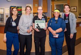 Equipo de la unidad de cuidados intensivos de Skagit Valley Hospital