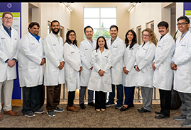 un grupo de estudiantes de medicina