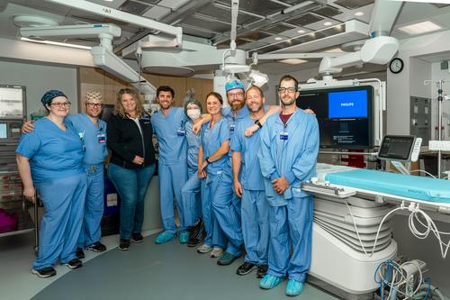 Grupo en el nuevo laboratorio de cateterismo de SVH