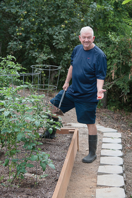 Wayne en su jardín