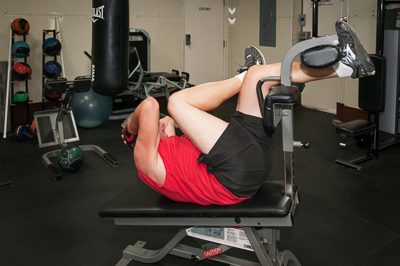 Wayne ejercitándose en el gimnasio