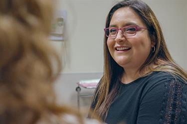 Paciente sonriendo en atención de urgencias