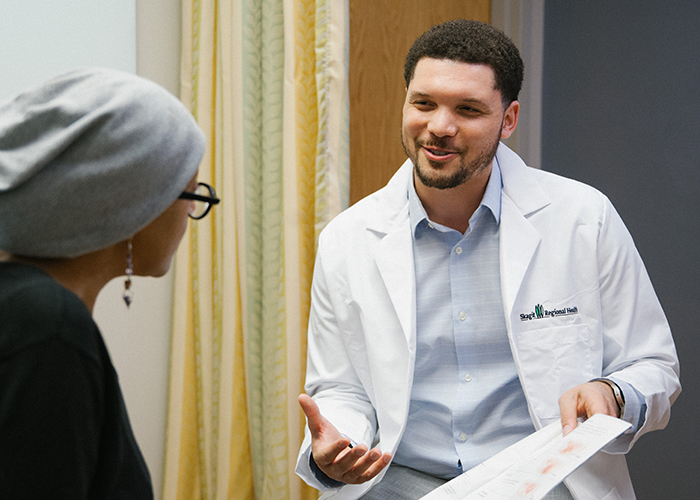 El Dr. Curran Emeruwa en Skagit Regional Health